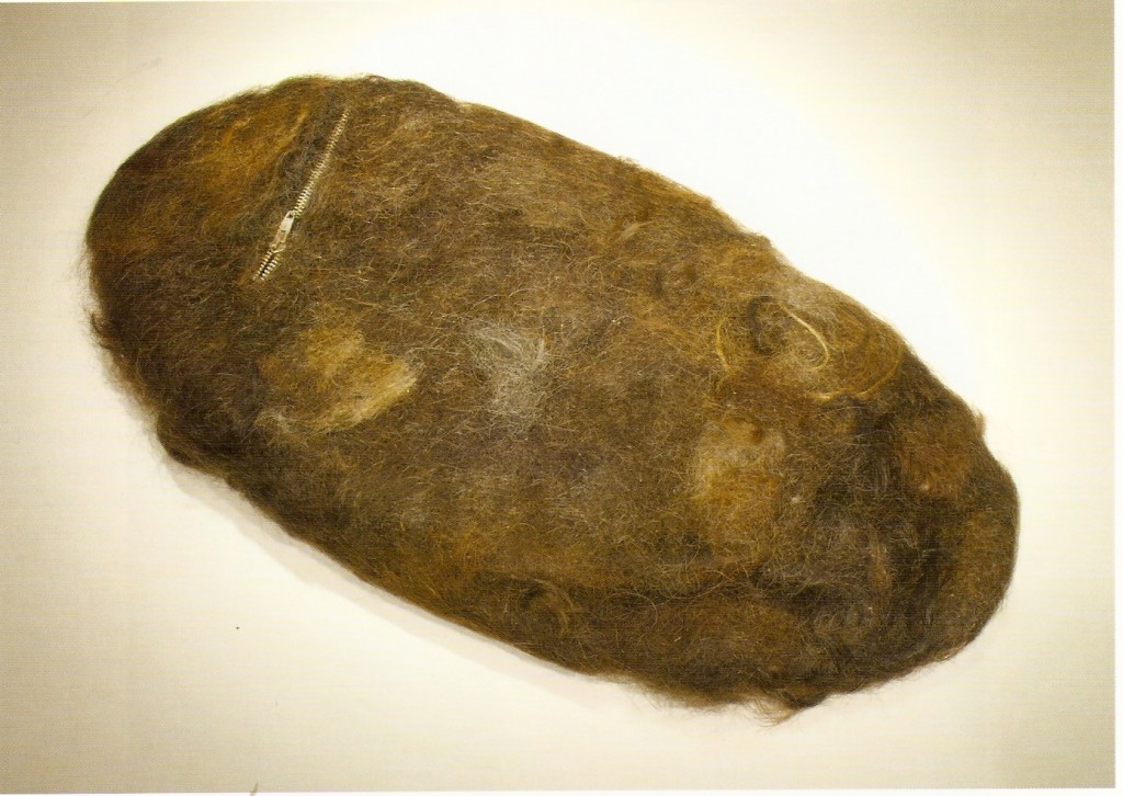 Cabelo humano, fechos metálicos, tecido