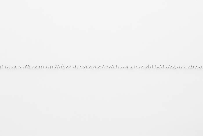 Fósforos queimados, dimensões variáveis
(ocupação de espaço horizontal entre duas paredes)