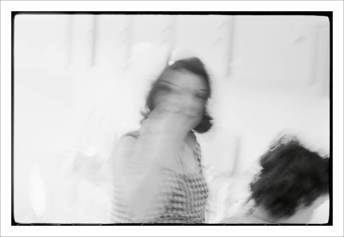 Todas as imagens são impressões a jato de tinta. As dimensões das imagens variam entre 18,8 e 29 cm (altura) e 19,2 e 29 cm (largura)