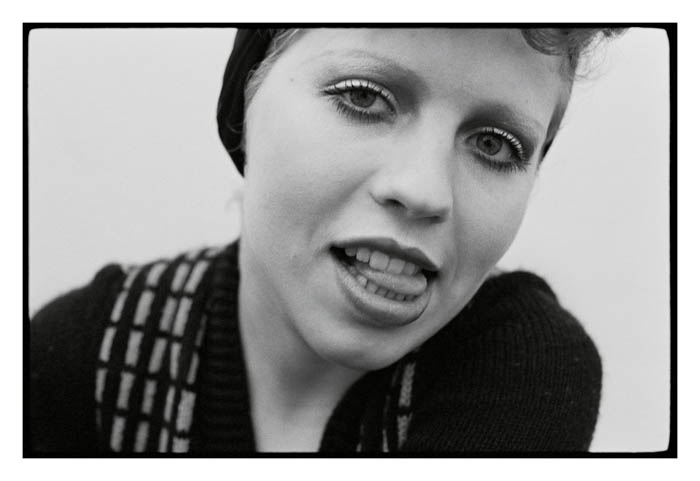 Todas as imagens são impressões a jato de tinta. As dimensões das imagens variam entre 18,8 e 29 cm (altura) e 19,2 e 29 cm (largura)