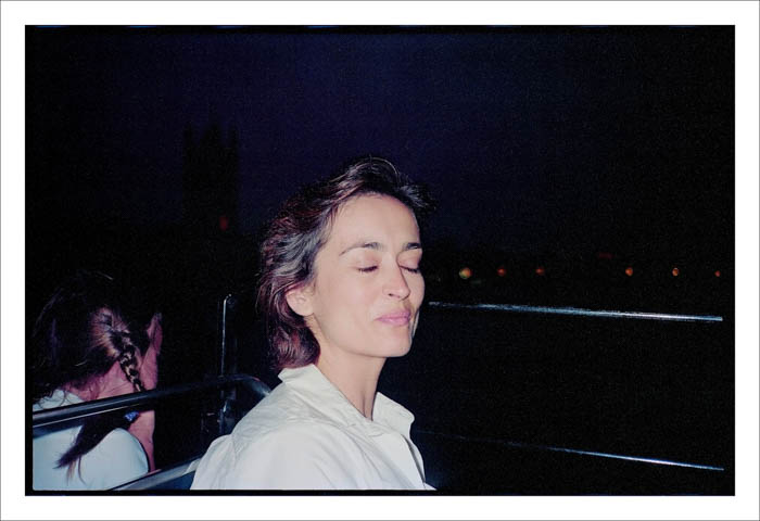 Todas as imagens são impressões a jato de tinta. As dimensões das imagens variam entre 18,8 e 29 cm (altura) e 19,2 e 29 cm (largura)