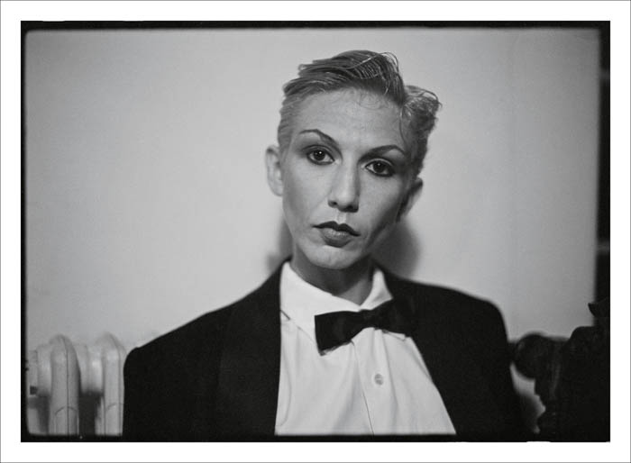 Todas as imagens são impressões a jato de tinta. As dimensões das imagens variam entre 18,8 e 29 cm (altura) e 19,2 e 29 cm (largura)