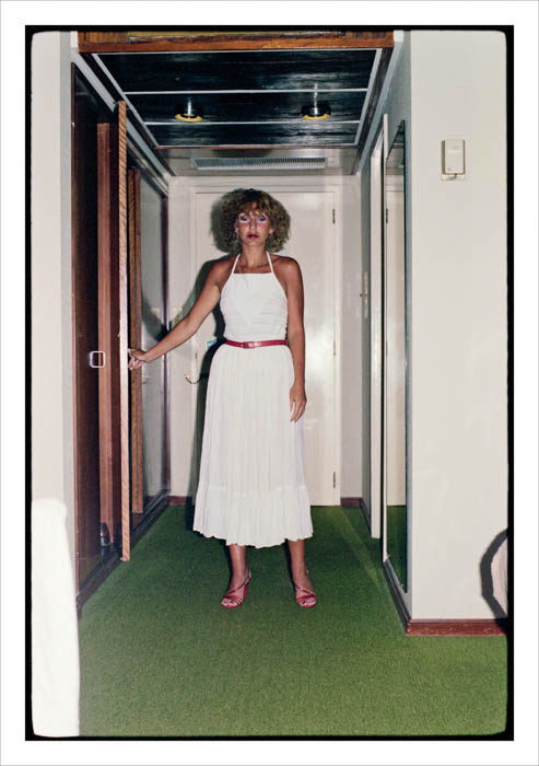 Todas as imagens são impressões a jato de tinta. As dimensões das imagens variam entre 18,8 e 29 cm (altura) e 19,2 e 29 cm (largura)