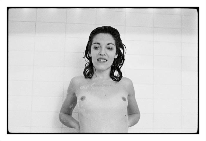 Todas as imagens são impressões a jato de tinta. As dimensões das imagens variam entre 18,8 e 29 cm (altura) e 19,2 e 29 cm (largura)