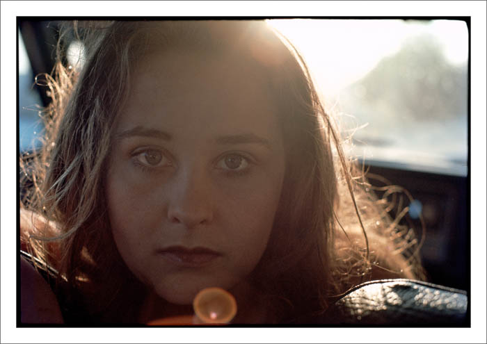 Todas as imagens são impressões a jato de tinta. As dimensões das imagens variam entre 18,8 e 29 cm (altura) e 19,2 e 29 cm (largura)