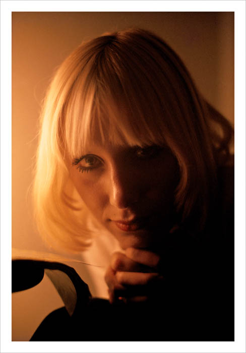 Todas as imagens são impressões a jato de tinta. As dimensões das imagens variam entre 18,8 e 29 cm (altura) e 19,2 e 29 cm (largura)