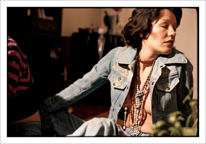 Todas as imagens são impressões a jato de tinta. As dimensões das imagens variam entre 18,8 e 29 cm (altura) e 19,2 e 29 cm (largura)