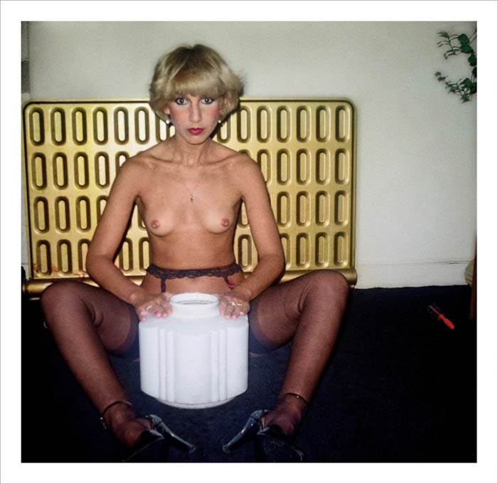 Todas as imagens são impressões a jato de tinta. As dimensões das imagens variam entre 18,8 e 29 cm (altura) e 19,2 e 29 cm (largura)