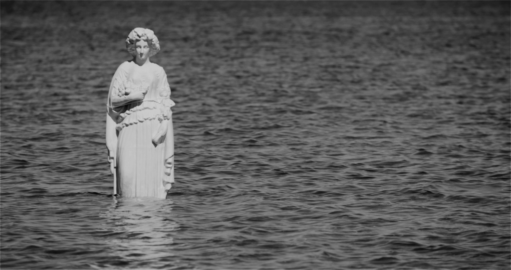 Vídeo 4k transcrito para full HD, p/b, som, 14’ 17´´, [loop]. Dim. Variáveis. 1/1 + 1 PA