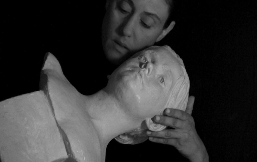 Vídeo HD, p/b, s/som, 4´20´´’, [loop]. Dim. Variáveis. 1/1 + 1 PA