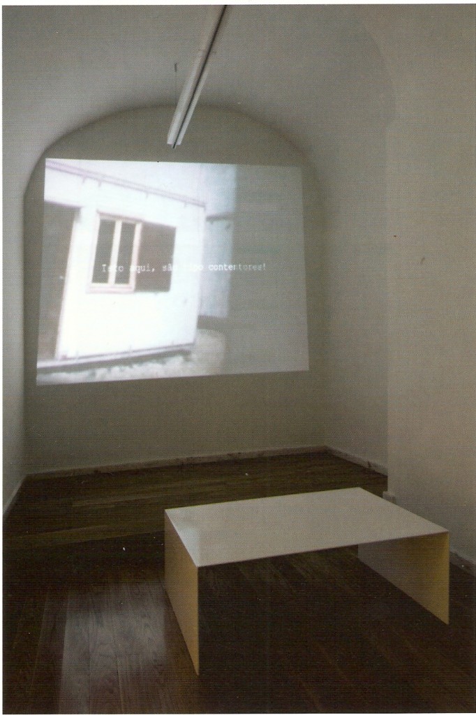 Vídeo, cor e som, dimensões variáveis de projecção, 5' Vista da instalação