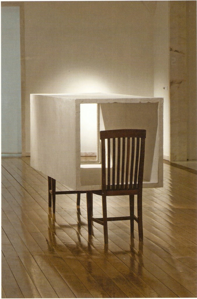 Madeira e Gesso, 121,5x225x77 cm