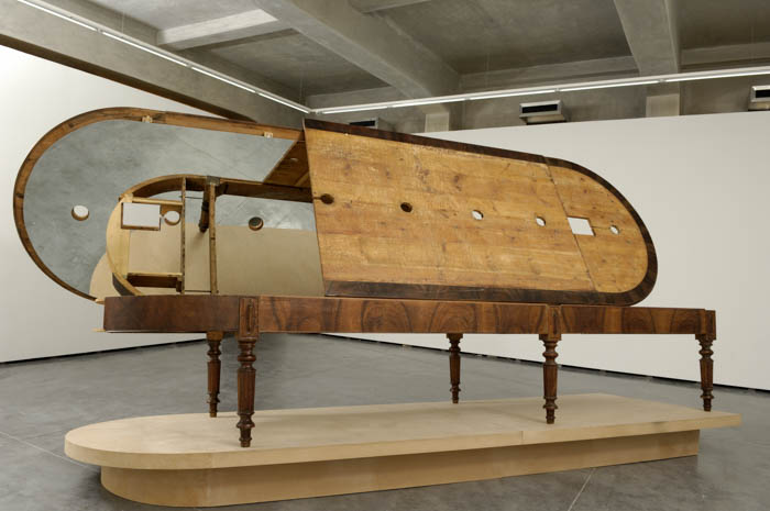 Madeira, mdf e espelho
225x500x155cm