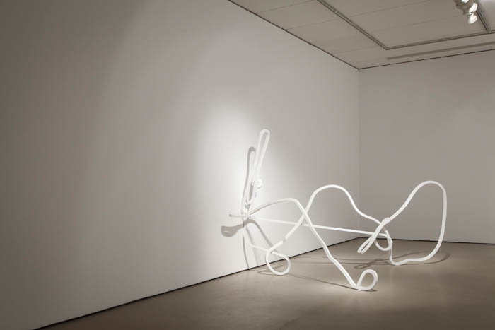 Contraplacado marítimo, tinta acrílica, 185 x 254 x 234 cm